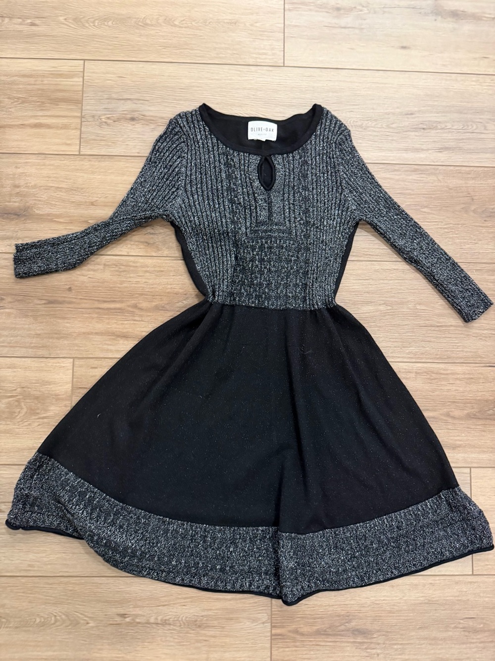 Olive & Oak Black and Gray Long Sleeve Fit-and-Flare Knit Dress